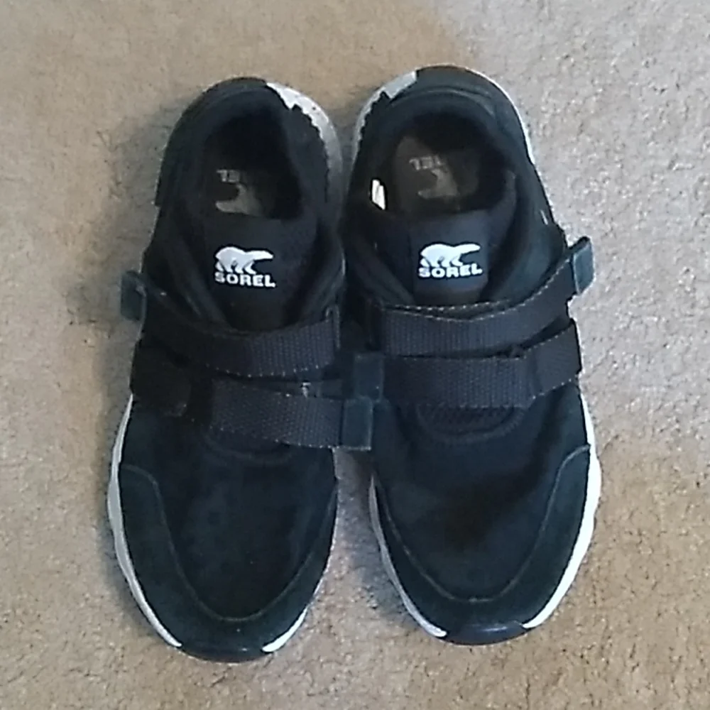 Women's Black Sorel Tennis Shoes, Size 6 - Picture 2 of 8